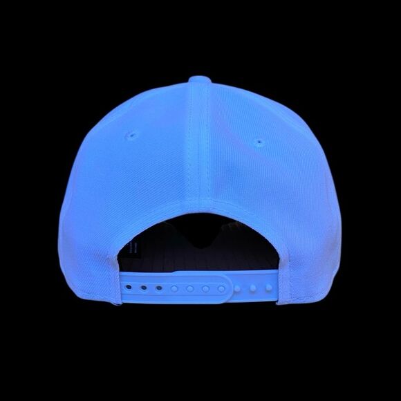 NEW Bugs Bunny Looney Tunes New Era 9SEVENTY Stretch-Snap Adjustable Hat White - Picture 11 of 15